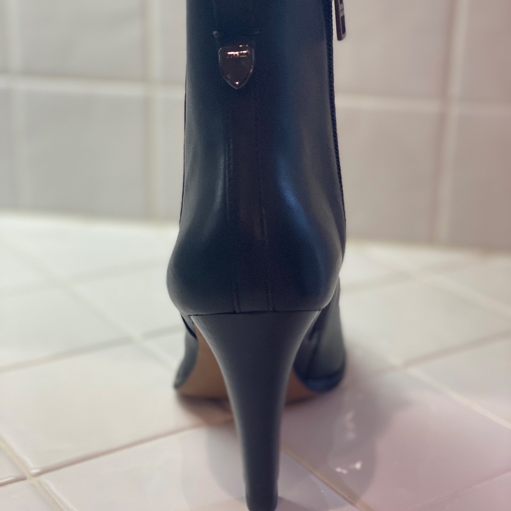 GORGEOUS COACH CLASSIC BLACK CALF SKIN LEATHER ANKLE BOOT: BRAND NEW IN BOX - Picture 11 of 13